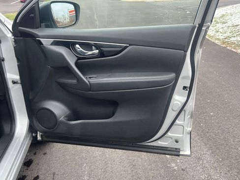 Used 2017 Nissan Rogue Sport SL w/ SL Premium Package image 18