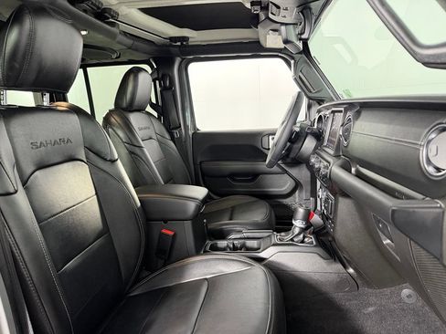 Used 2023 Jeep Wrangler Unlimited Sahara AWD/4WD image 33
