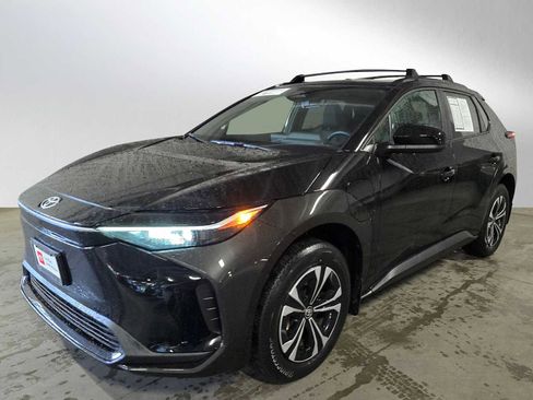 Used 2024 Toyota bZ4X XLE w/ Weather Package image 7