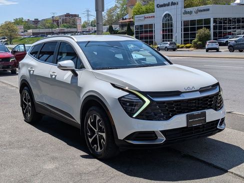 Certified 2024 Kia Sportage EX image 4