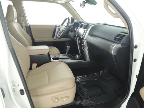 Used 2021 Toyota 4Runner SR5 Premium image 11