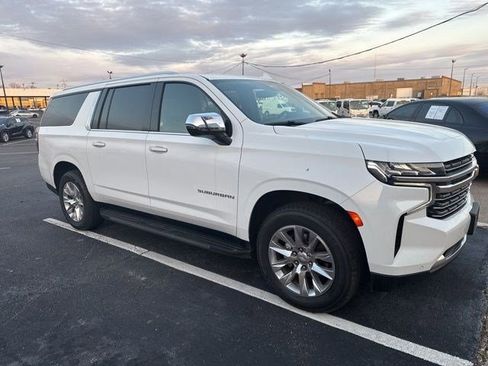 Used 2023 Chevrolet Suburban Premier image 3