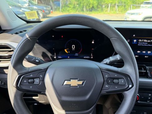 Certified 2024 Chevrolet TrailBlazer LT FWD image 30