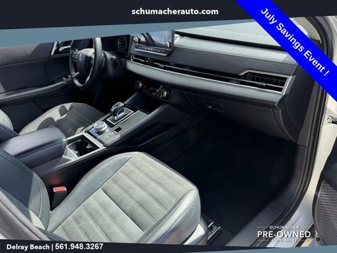 Used 2024 Mitsubishi Outlander FWD image 17
