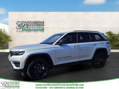 Used 2025 Jeep Grand Cherokee Limited w/ Black Appearance Package