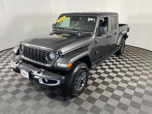 Used 2026 Jeep Gladiator Sport image 3