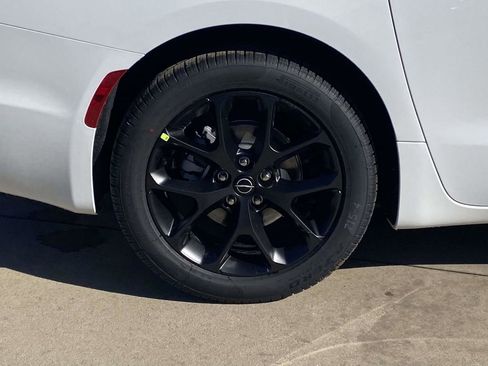 New 2026 Chrysler Pacifica Select w/ S Appearance Package FWD image 8
