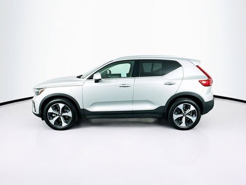 Used 2025 Volvo XC40 B5 Plus image 4