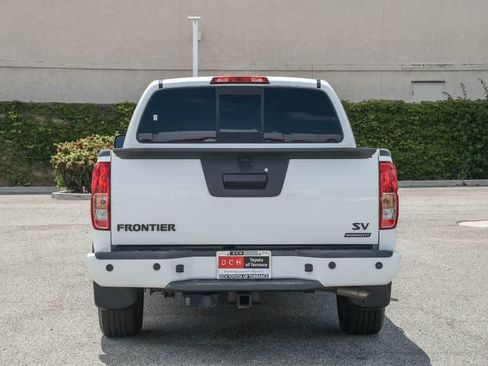 Used 2020 Nissan Frontier SV w/ Midnight Edition Floor Mats RWD image 8