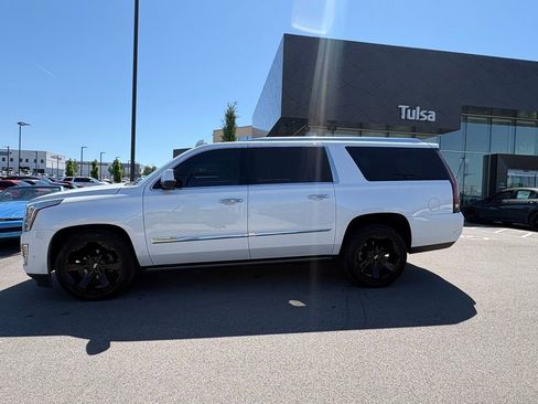 Used 2017 Cadillac Escalade ESV Platinum AWD/4WD image 2