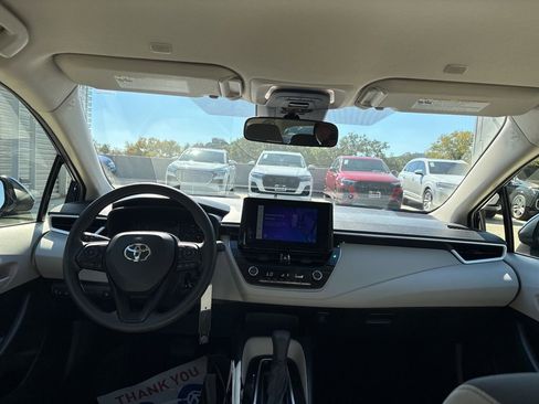 Used 2025 Toyota Corolla LE image 18