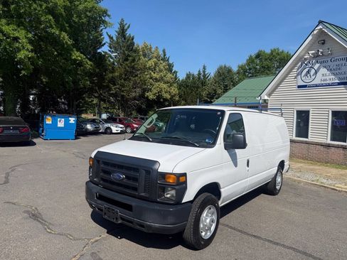 Used 2011 Ford E-150 and Econoline 150 w/ Commercial Cargo Van Pkg RWD image 3