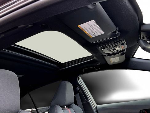 Used 2025 Toyota Corolla SE image 18