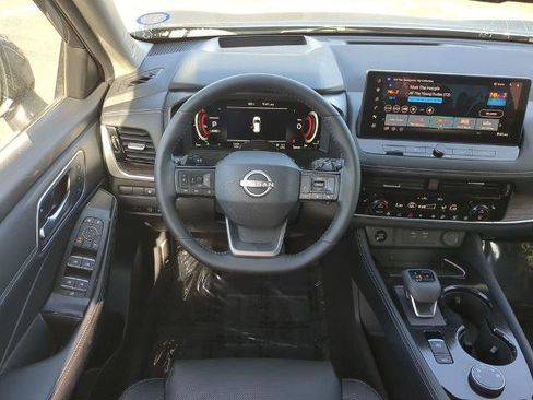 Certified 2025 Nissan Rogue Platinum w/ Tech Package image 16