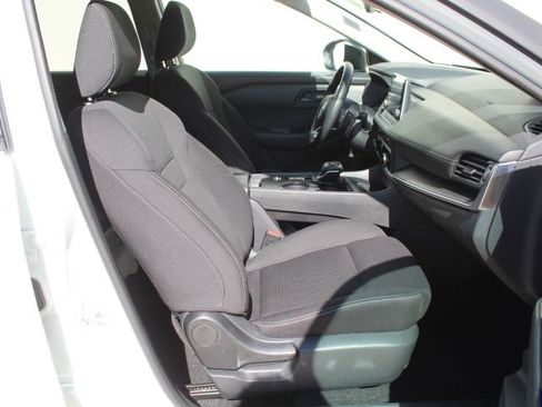 Used 2024 Nissan Rogue S image 34