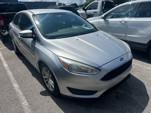 Used 2015 Ford Focus SE FWD image 4