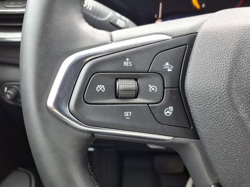 Used 2025 Chevrolet TrailBlazer LT w/ LT Cold Weather Package AWD/4WD image 25