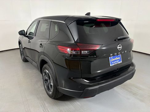 Used 2024 Nissan Rogue SV FWD image 6