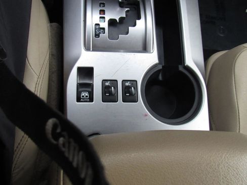 Used 2018 Toyota 4Runner SR5 Premium image 17