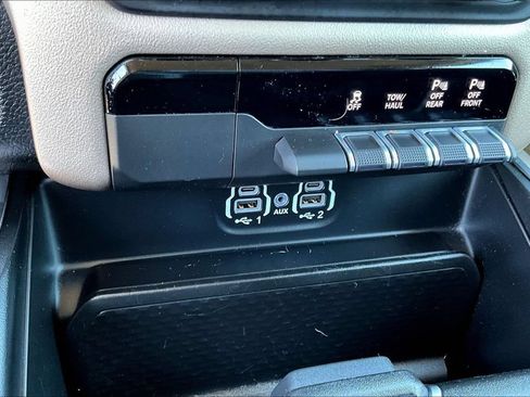 Used 2022 RAM 1500 Laramie AWD/4WD image 19