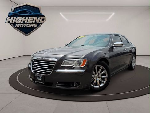 Used 2014 Chrysler 300 C RWD image 2