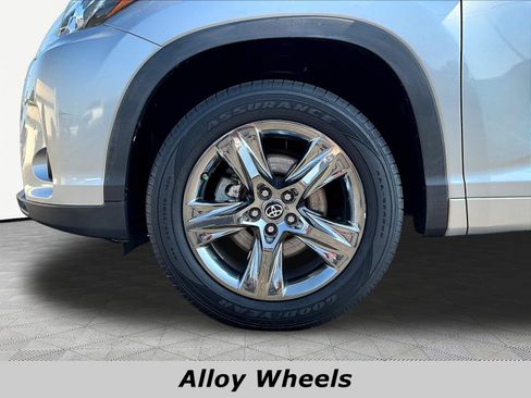Used 2017 Toyota Highlander Limited Platinum FWD image 35