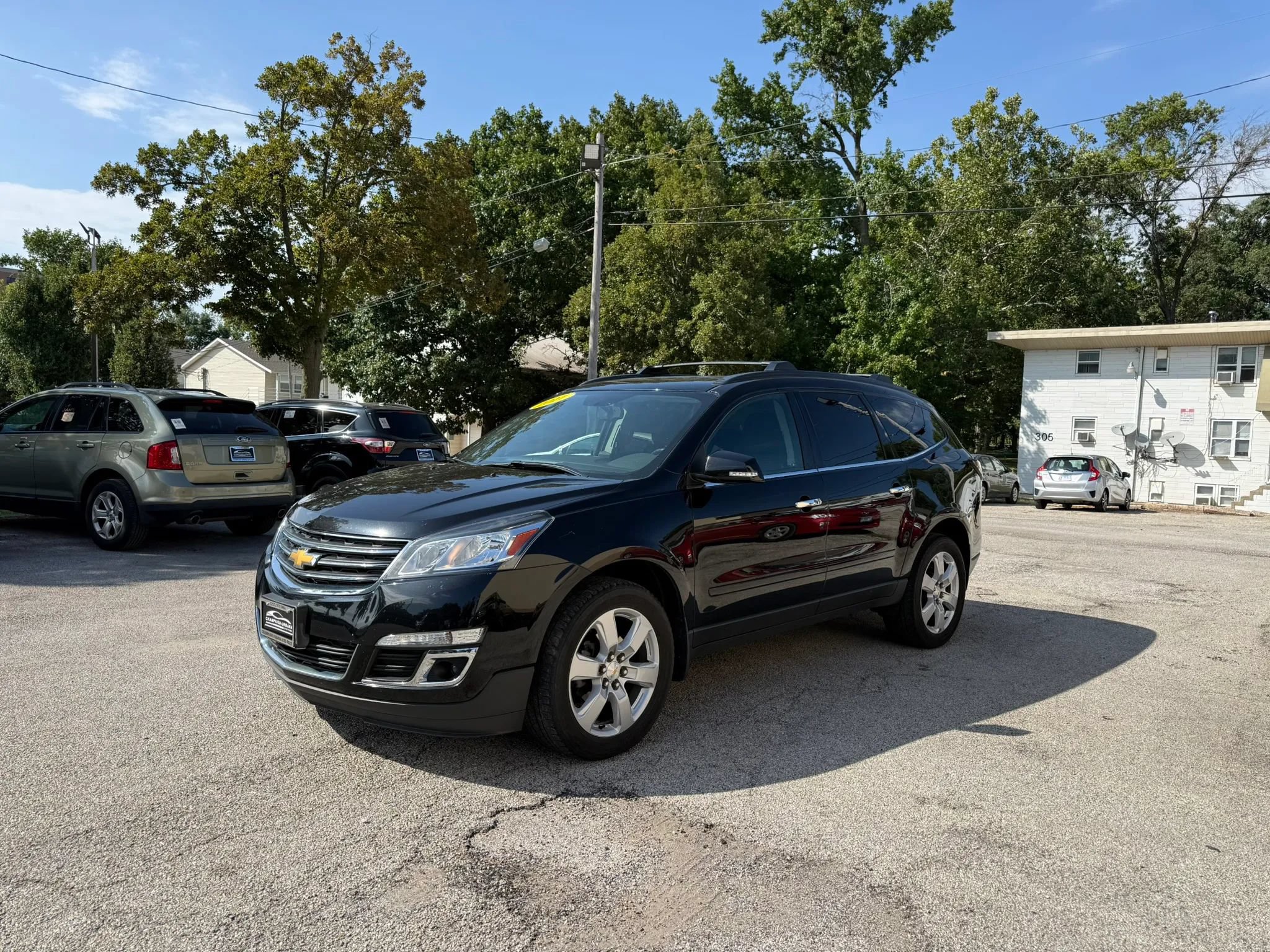 Used 2017 Chevrolet Traverse LT w/ Style and Technology Package AWD/4WD image 3