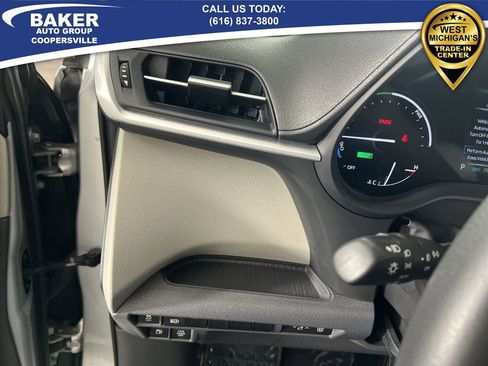 Used 2023 Toyota Sienna XLE image 18