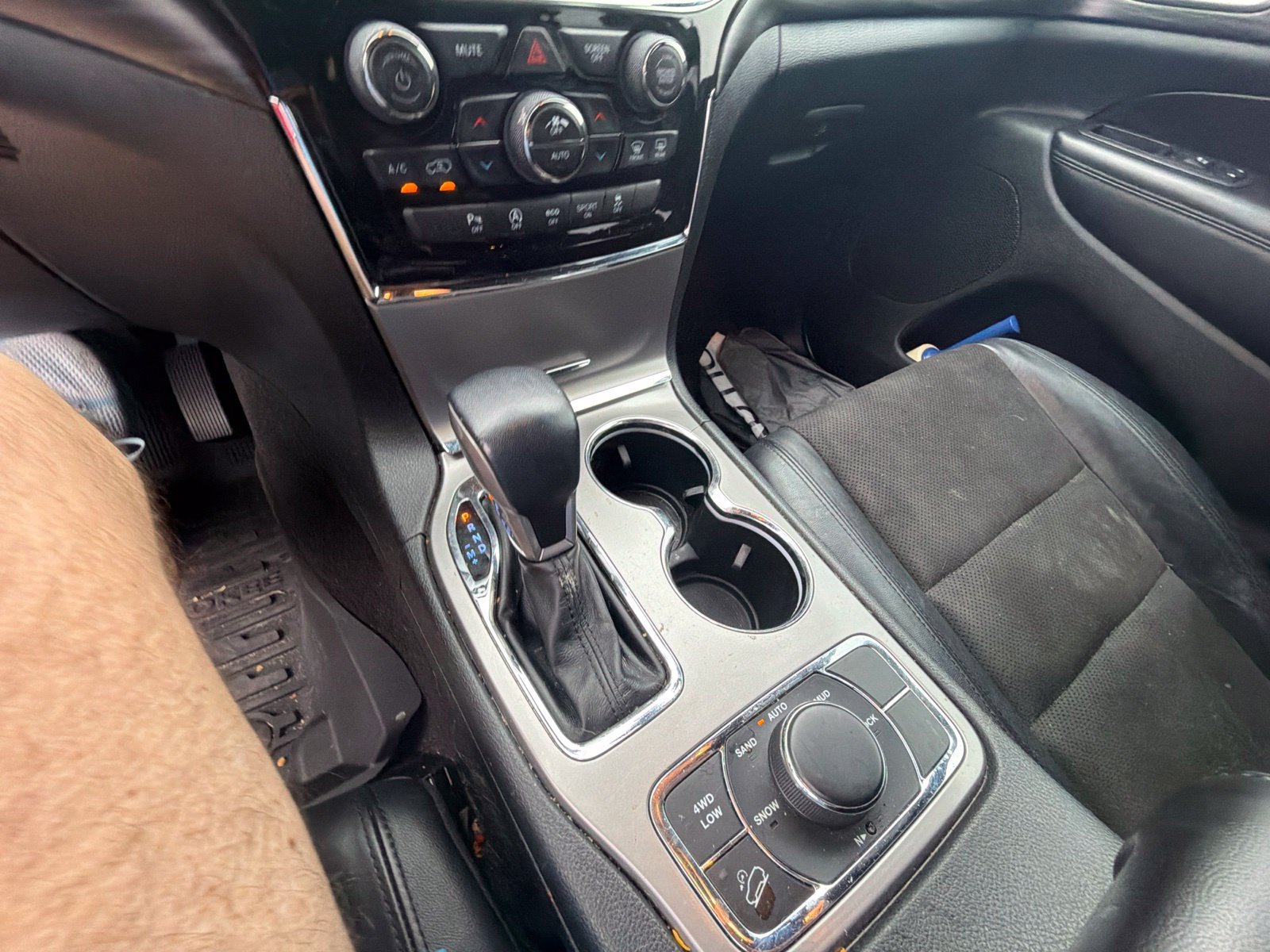 Used 2022 Jeep Grand Cherokee Laredo X AWD/4WD image 7
