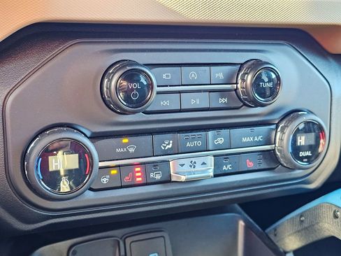 Used 2024 Ford Bronco Wildtrak image 23