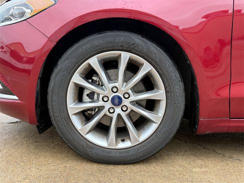 Used 2017 Ford Fusion SE w/ Fusion SE Technology Package image 6