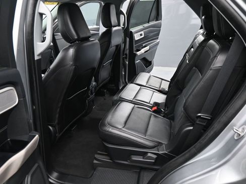 Used 2023 Ford Explorer Limited image 16