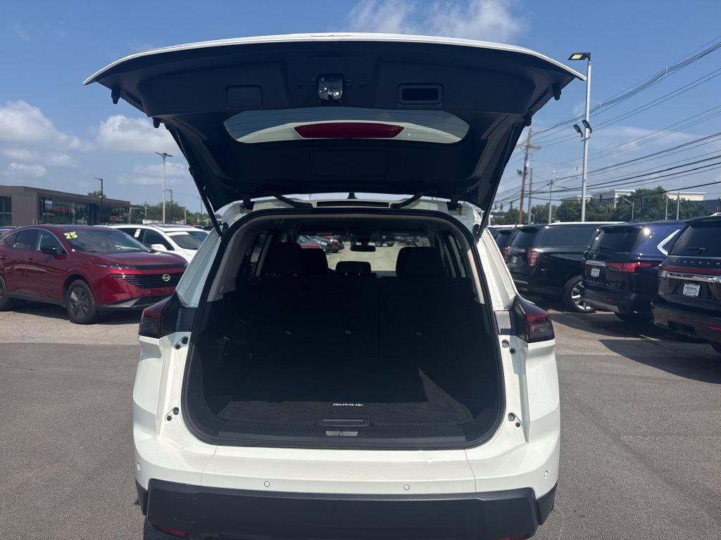 Used 2024 Nissan Rogue S FWD image 9