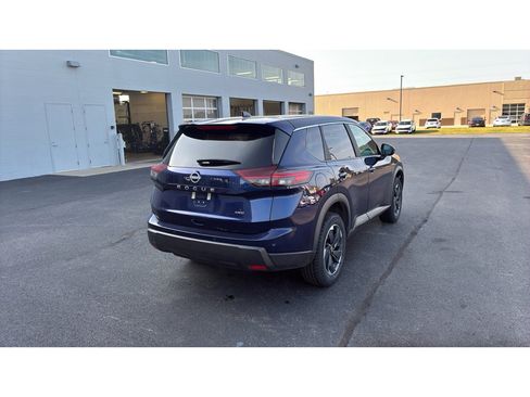 Used 2025 Nissan Rogue SV AWD/4WD image 6