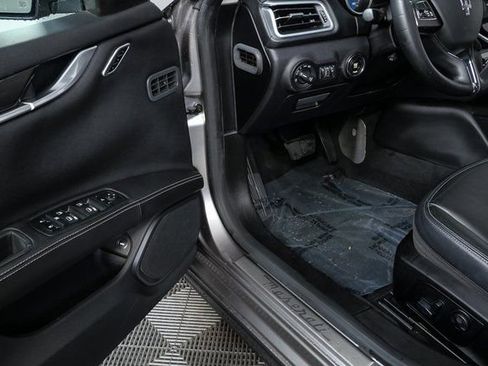 Used 2016 Maserati Ghibli image 9