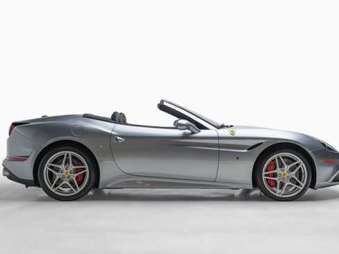 Used 2016 Ferrari California T RWD image 54