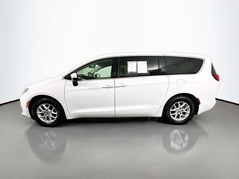Used 2018 Chrysler Pacifica LX FWD image 4