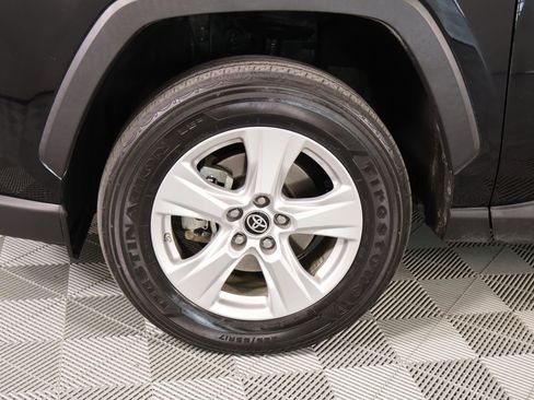 Used 2021 Toyota RAV4 LE AWD/4WD image 16