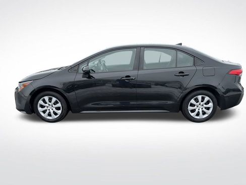 Used 2022 Toyota Corolla LE image 3