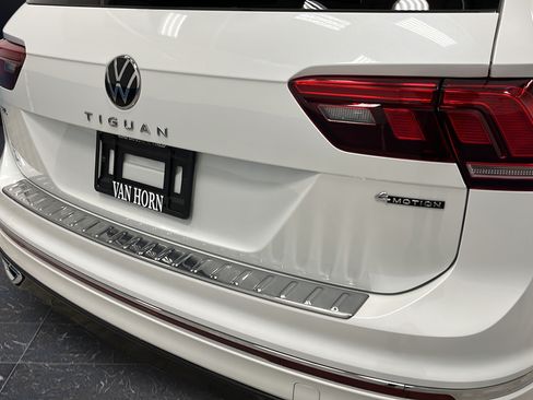 Used 2024 Volkswagen Tiguan SEL R-Line AWD/4WD image 39
