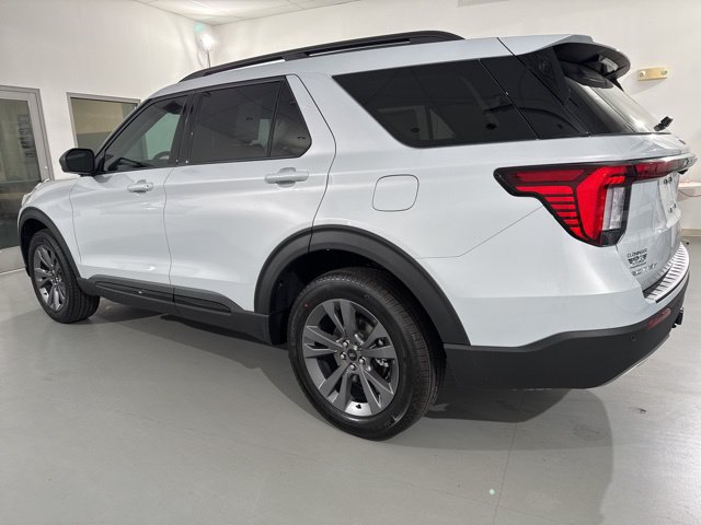 Used 2026 Ford Explorer Active w/ Active Comfort Package AWD/4WD image 5