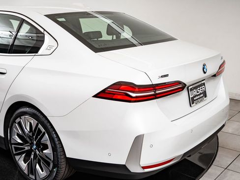 Certified 2025 BMW 530i xDrive AWD/4WD image 20