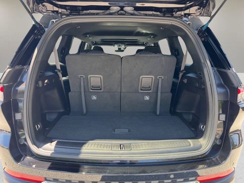 Used 2025 Jeep Grand Cherokee L Laredo RWD image 10
