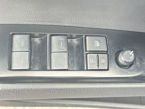 Used 2025 Toyota Camry SE image 28