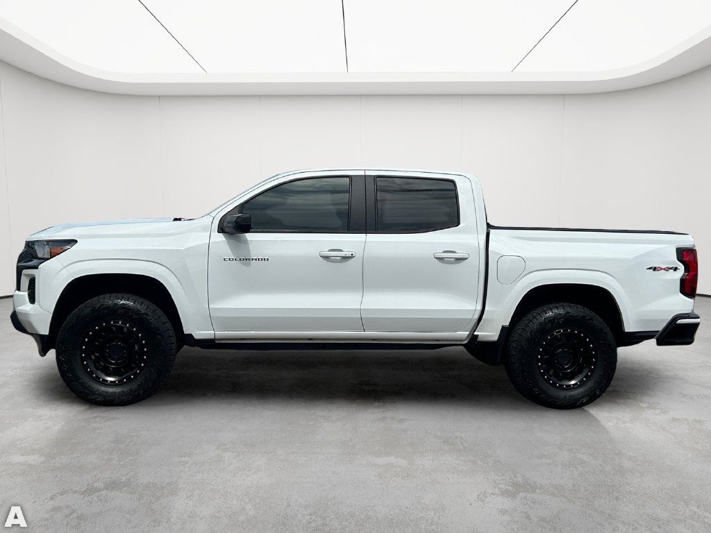 Used 2024 Chevrolet Colorado LT w/ LT Convenience Package AWD/4WD image 3
