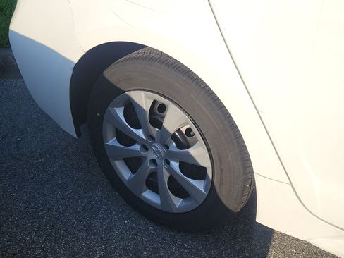 Used 2023 Toyota Corolla LE FWD image 12