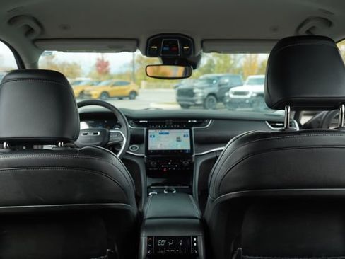 Used 2023 Jeep Grand Cherokee L Limited image 25