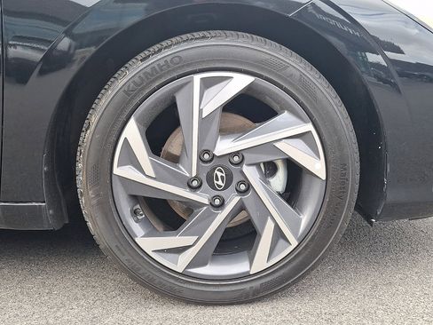 Certified 2025 Hyundai Elantra Sport FWD image 8