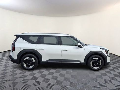 Certified 2024 Kia EV9 Wind image 10