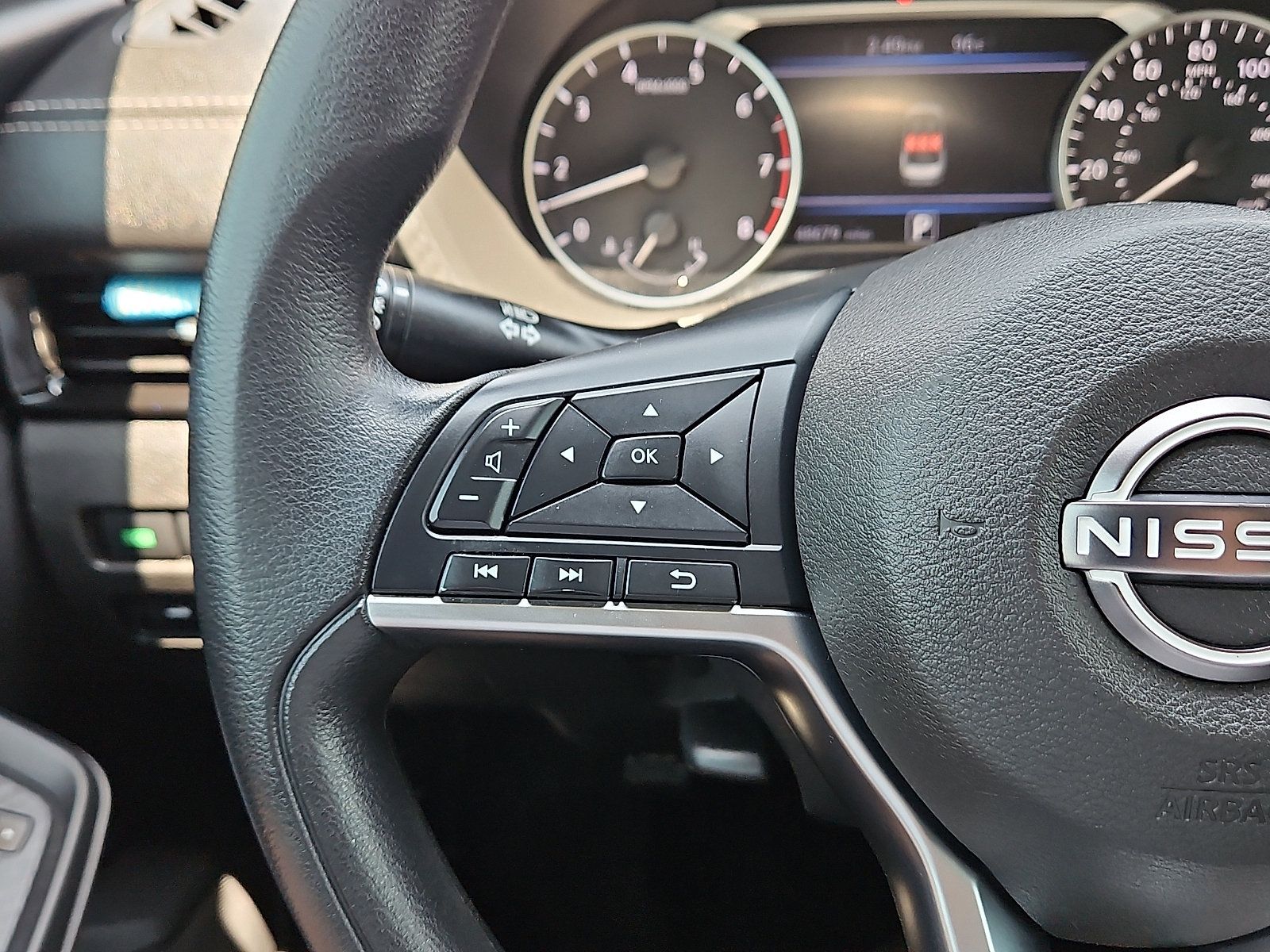 Used 2025 Nissan Sentra SV FWD image 16